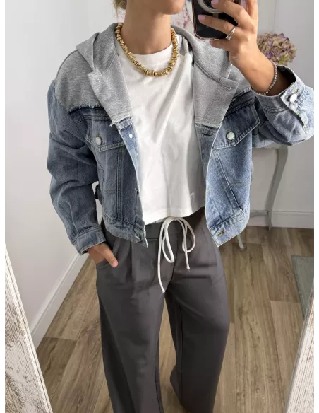 Chaqueta vaquera denim con capucha gris