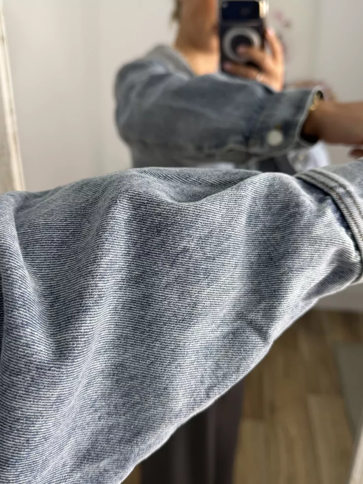 Chaqueta vaquera denim con capucha gris