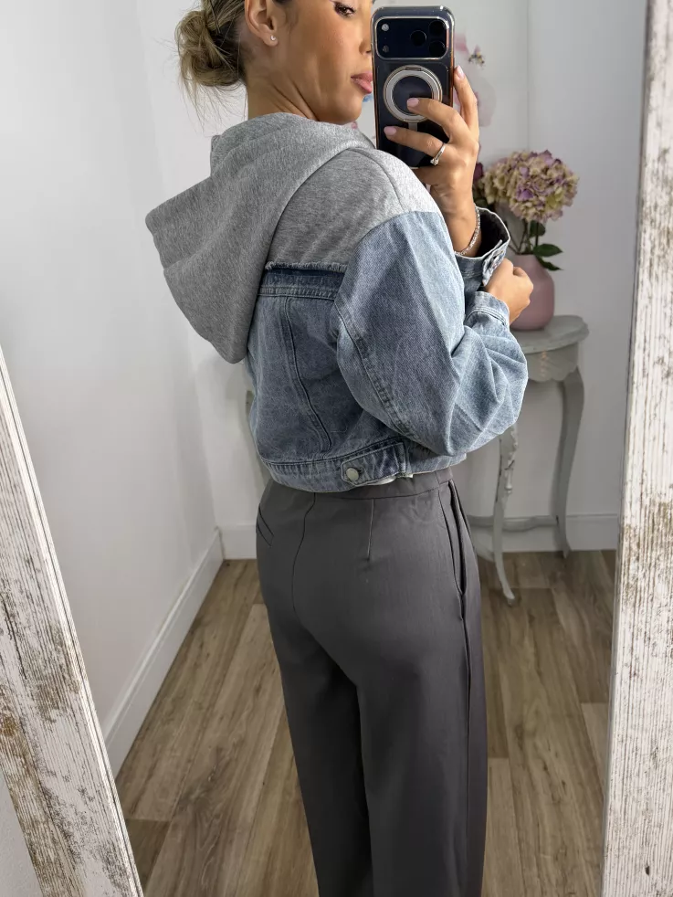 Chaqueta vaquera denim con capucha gris