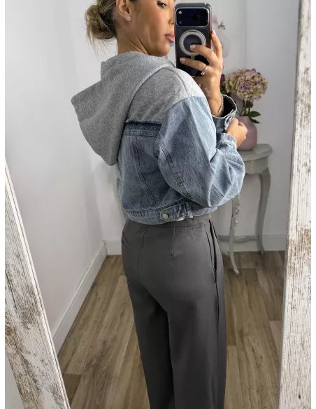Chaqueta vaquera denim con capucha gris