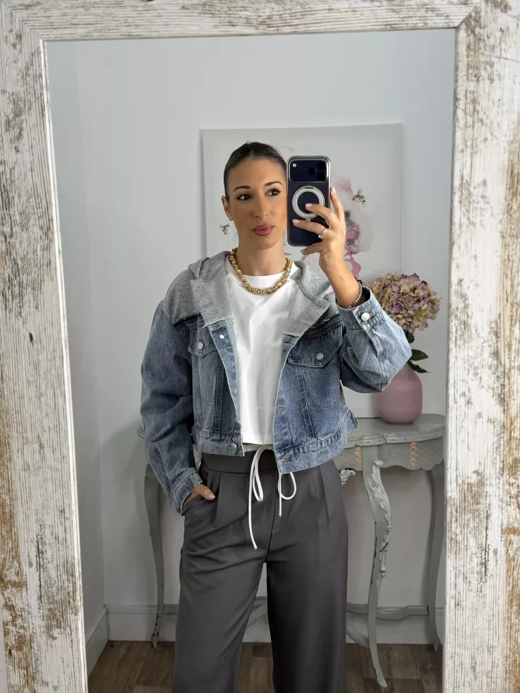 Chaqueta vaquera denim con capucha gris