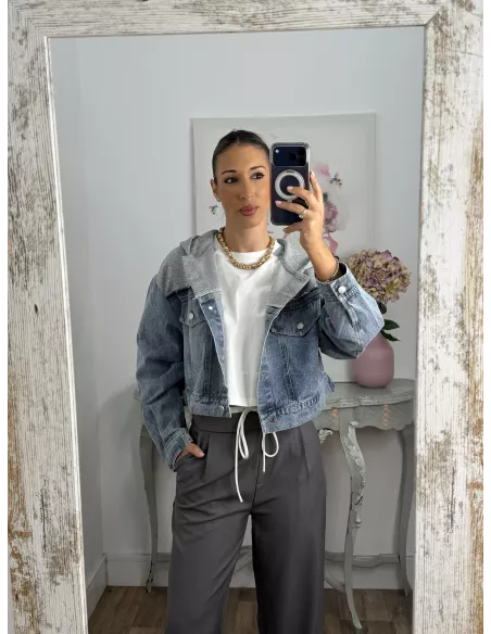 Chaqueta vaquera denim con capucha gris