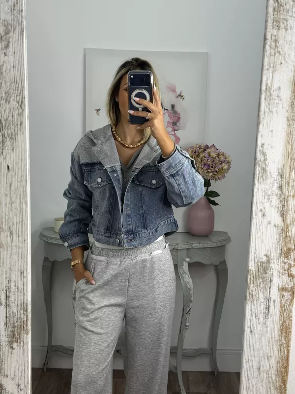 Chaqueta vaquera denim con capucha gris