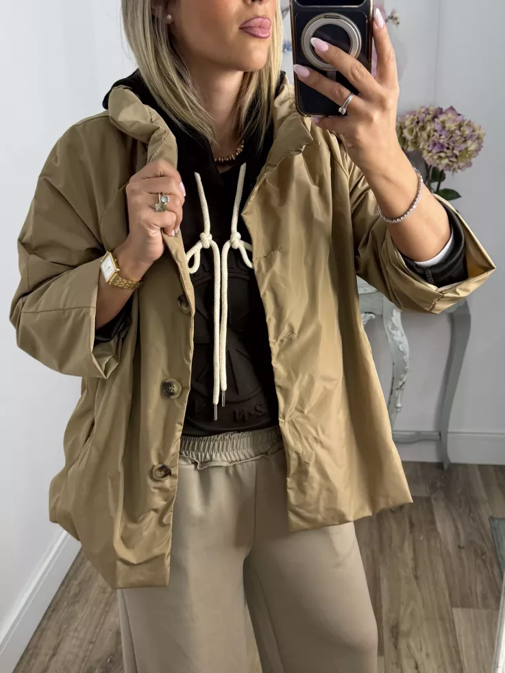 Cortavientos cuello chimenea camel