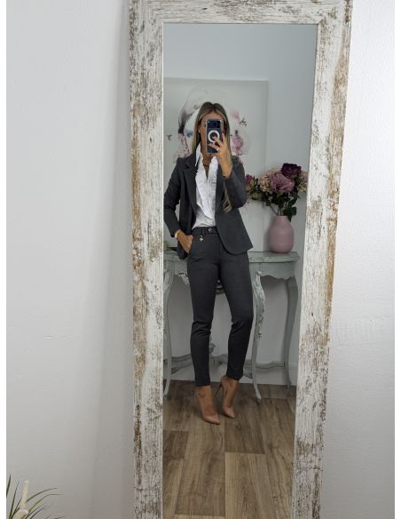 Traje chaqueta y pantalón pitillo gris