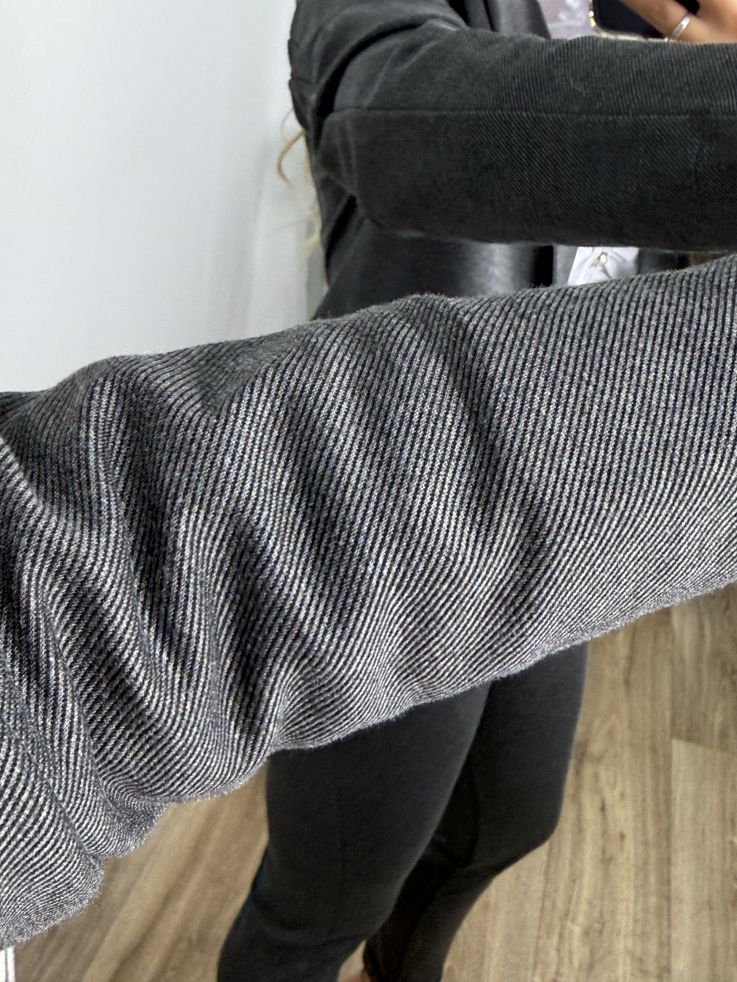 Traje chaqueta y pantalón pitillo gris