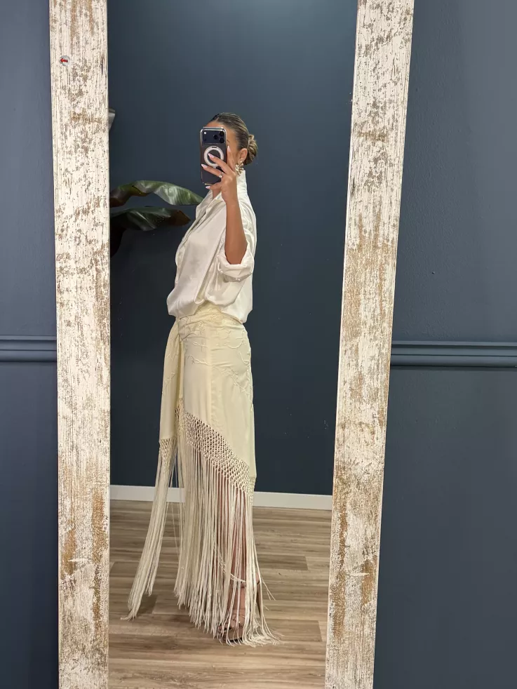 Falda blanca borda con flecos