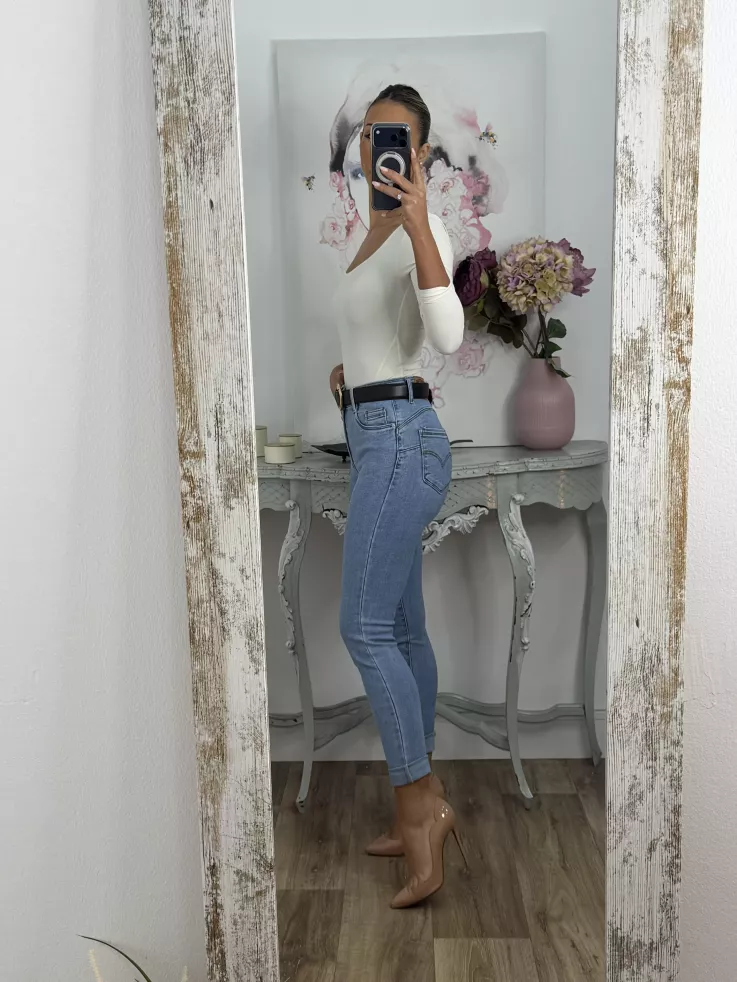 Jeans vaquero claro etiqueta roja