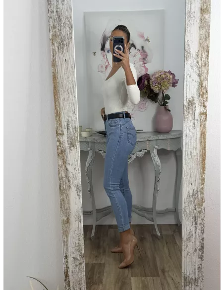 Jeans vaquero claro etiqueta roja