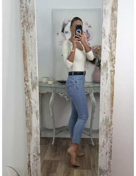 Jeans vaquero claro etiqueta roja