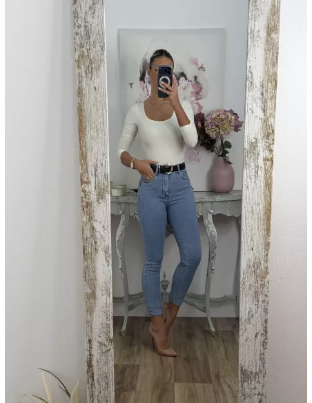 Jeans vaquero claro etiqueta roja