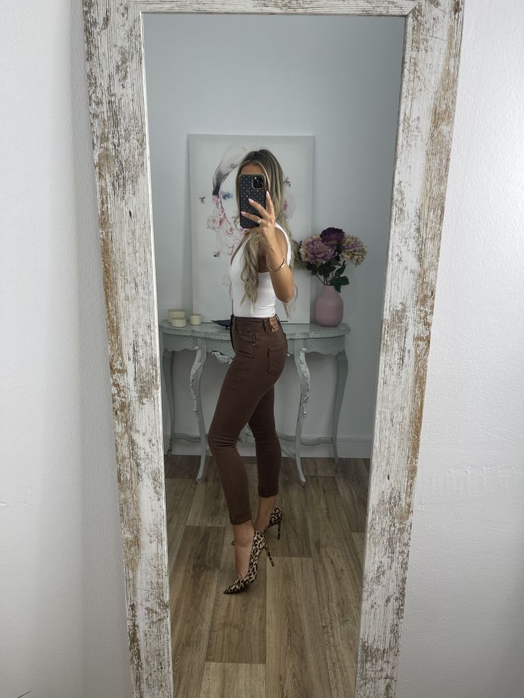 Jeans chocolate etiqueta roja