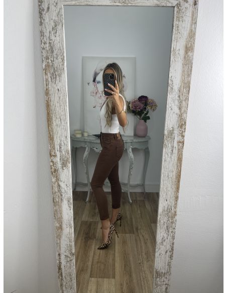 Jeans chocolate etiqueta roja