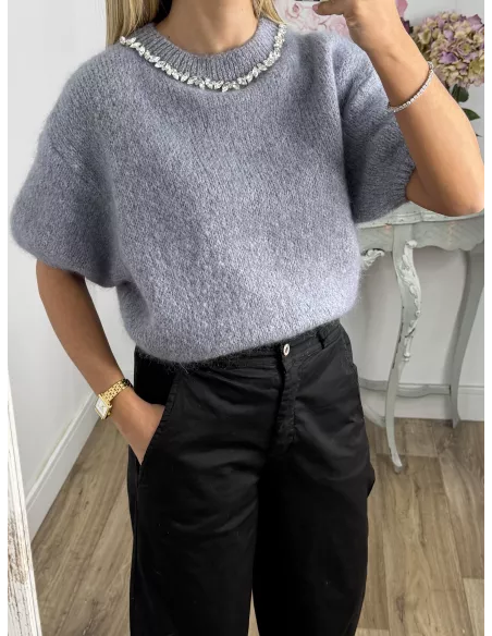 Jersey gris manga corta con cuello de piedras