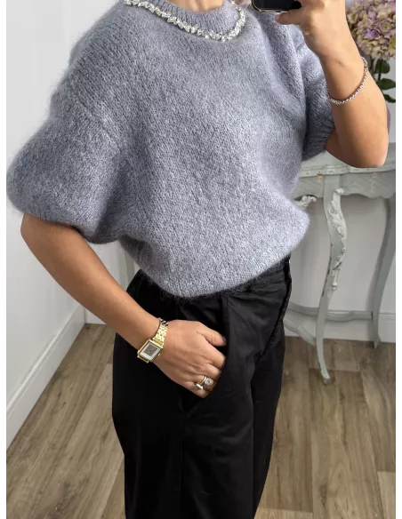 Jersey gris manga corta con cuello de piedras