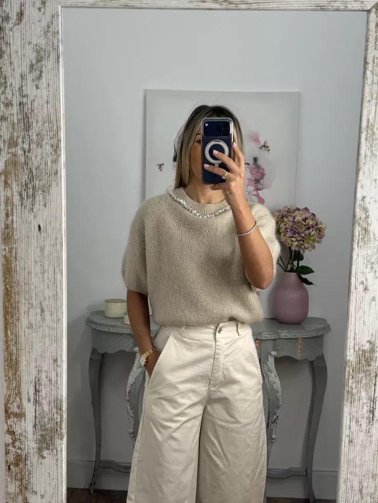 Jersey beige manga corta con cuello de piedras