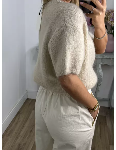 Jersey beige manga corta con cuello de piedras