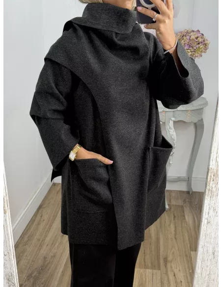 Chaqueta tipo capa negra grisácea