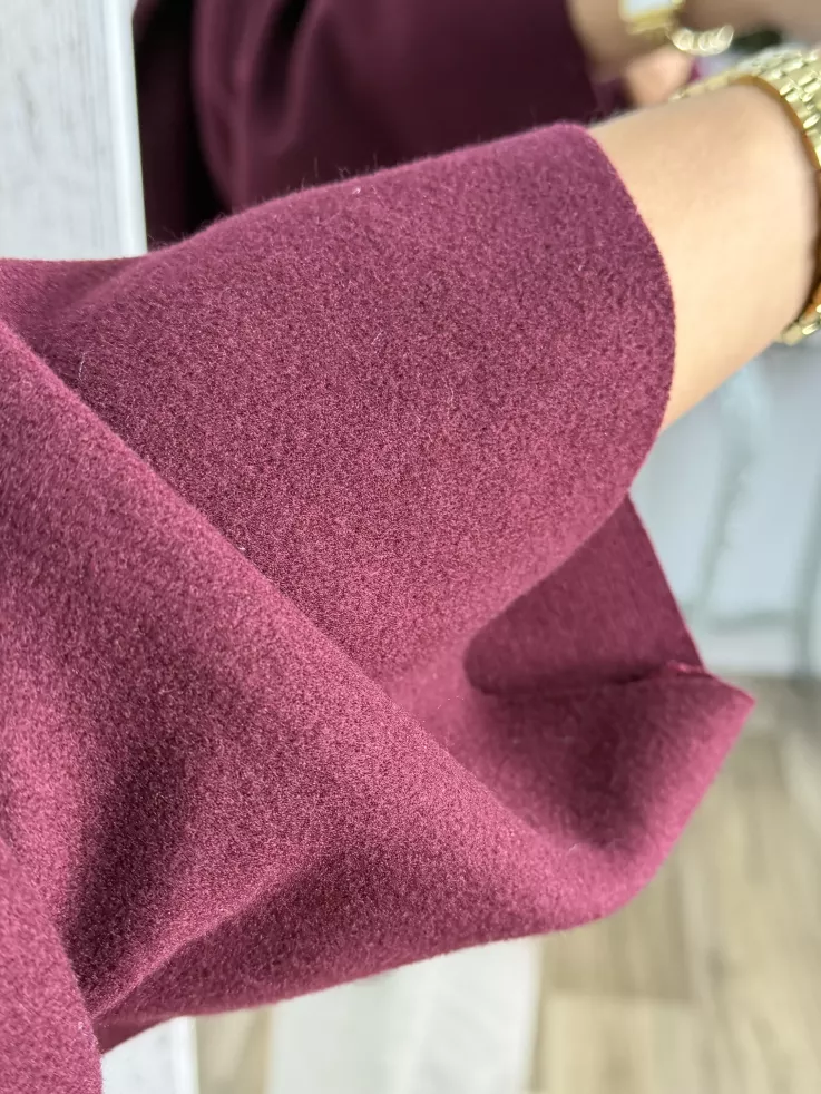 Chaqueta tipo capa burdeos