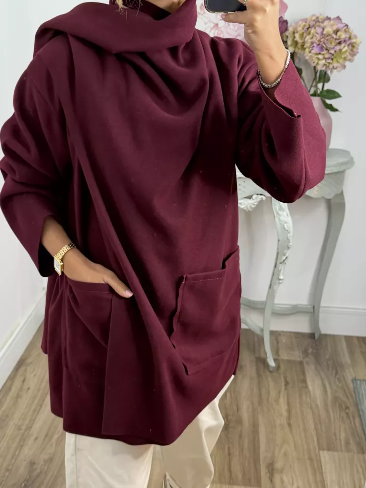Chaqueta tipo capa burdeos