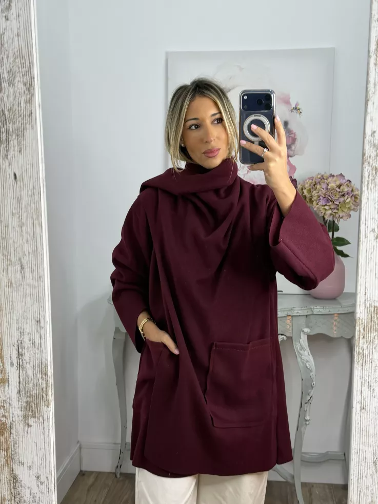 Chaqueta tipo capa burdeos