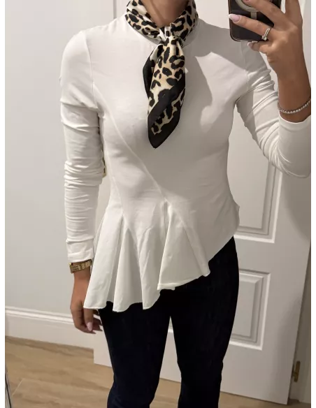 Camiseta blanca con nejas