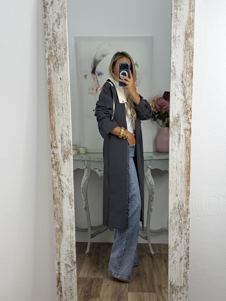 Gabardina gris con capucha