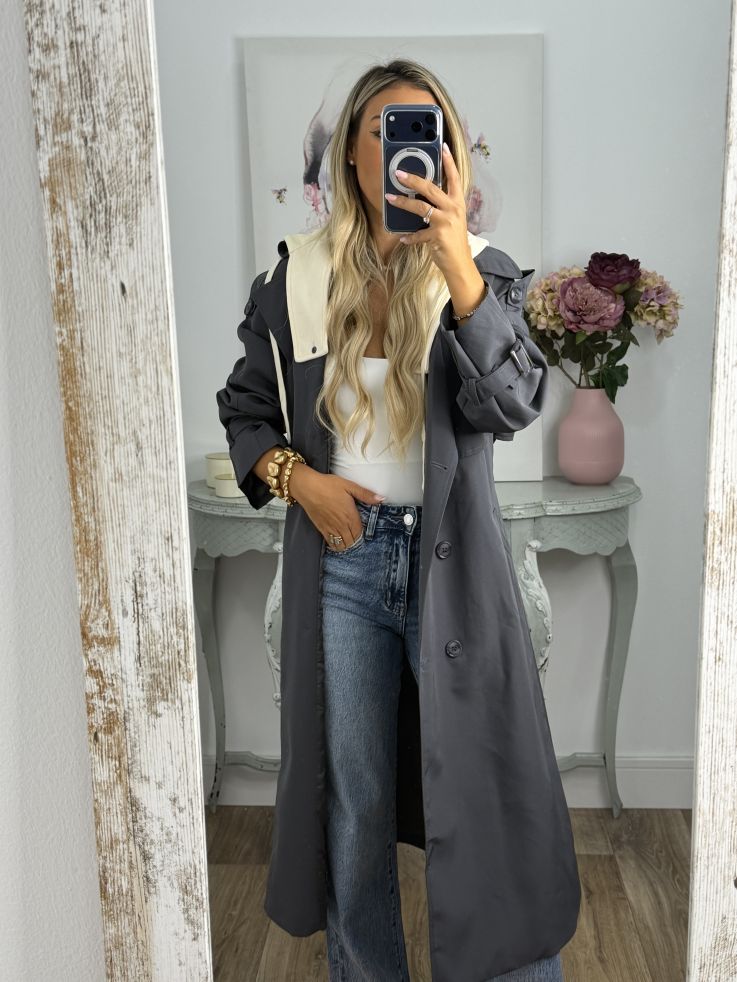 Gabardina gris con capucha