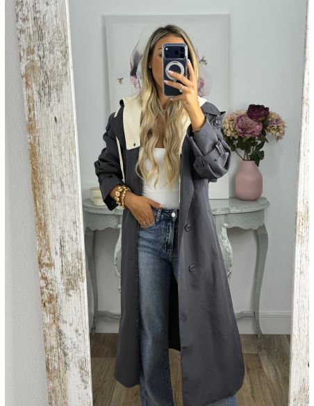 Gabardina gris con capucha