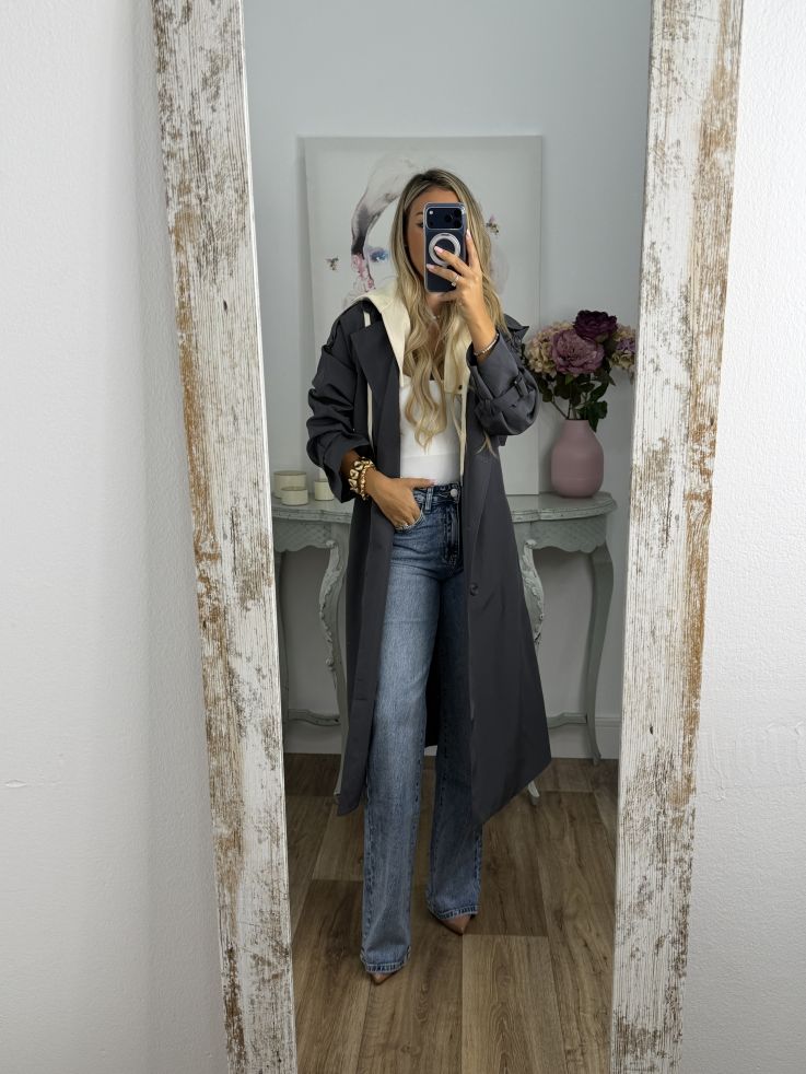 Gabardina gris con capucha