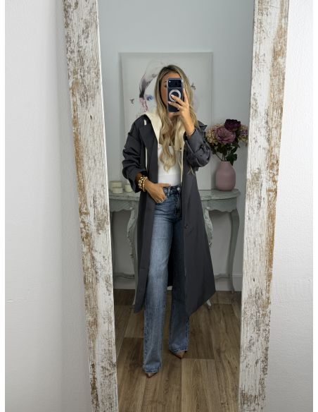Gabardina gris con capucha