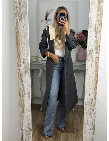 Gabardina gris con capucha