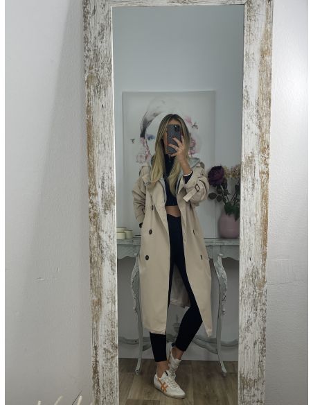 Gabardina beige con capucha gris