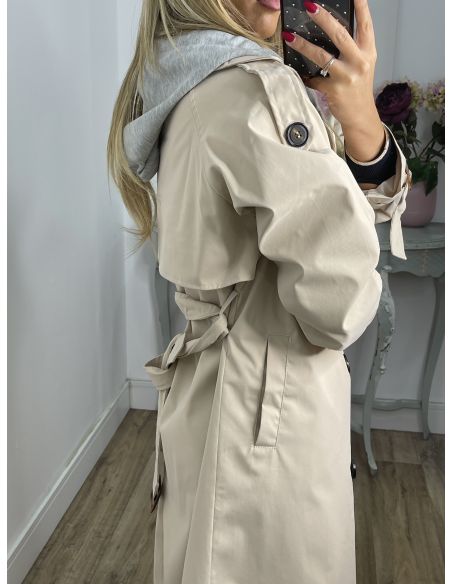 Gabardina beige con capucha gris
