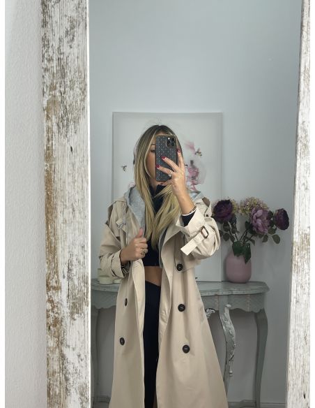 Gabardina beige con capucha gris