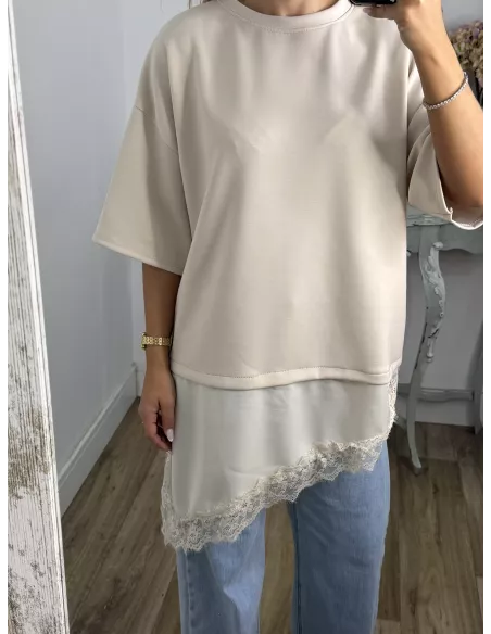 Camiseta beige con puntilla