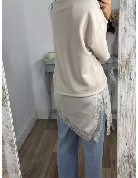 Camiseta beige con puntilla