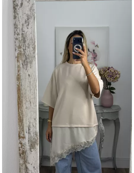 Camiseta beige con puntilla