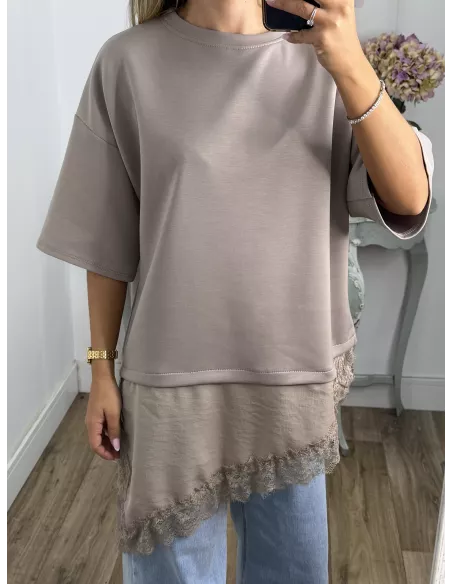 Camiseta taupe con puntilla