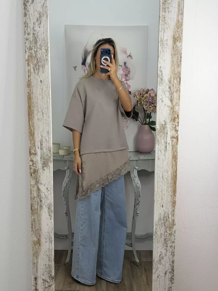 Camiseta taupe con puntilla