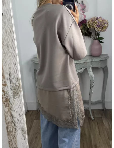 Camiseta taupe con puntilla