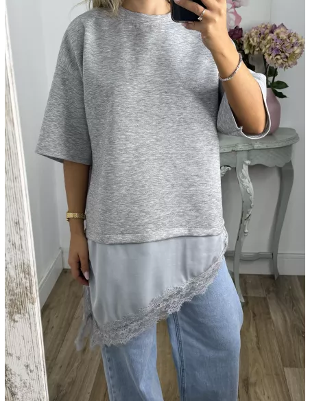 Camiseta gris con puntilla