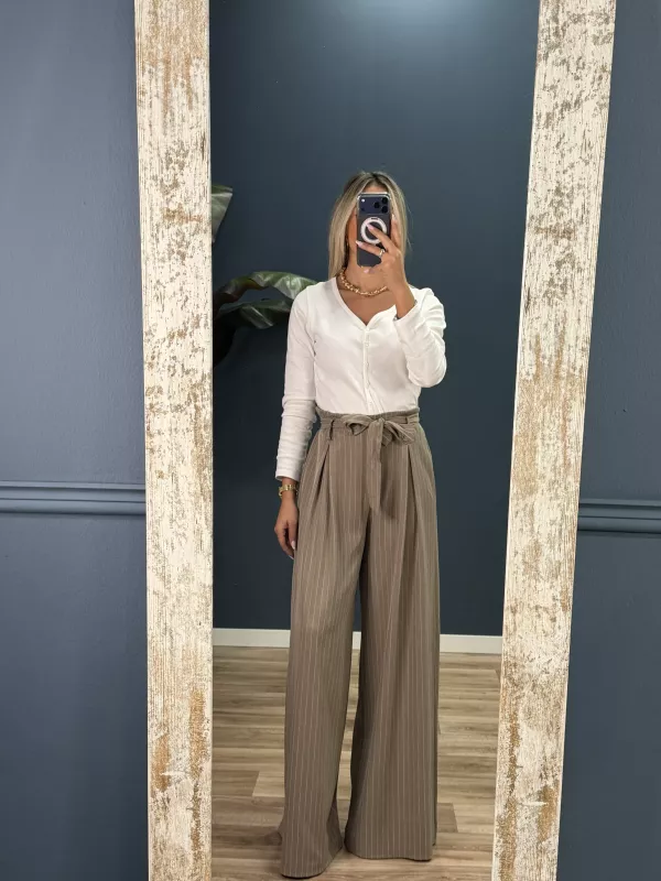 Pantalón Fidas raya diplomática taupe