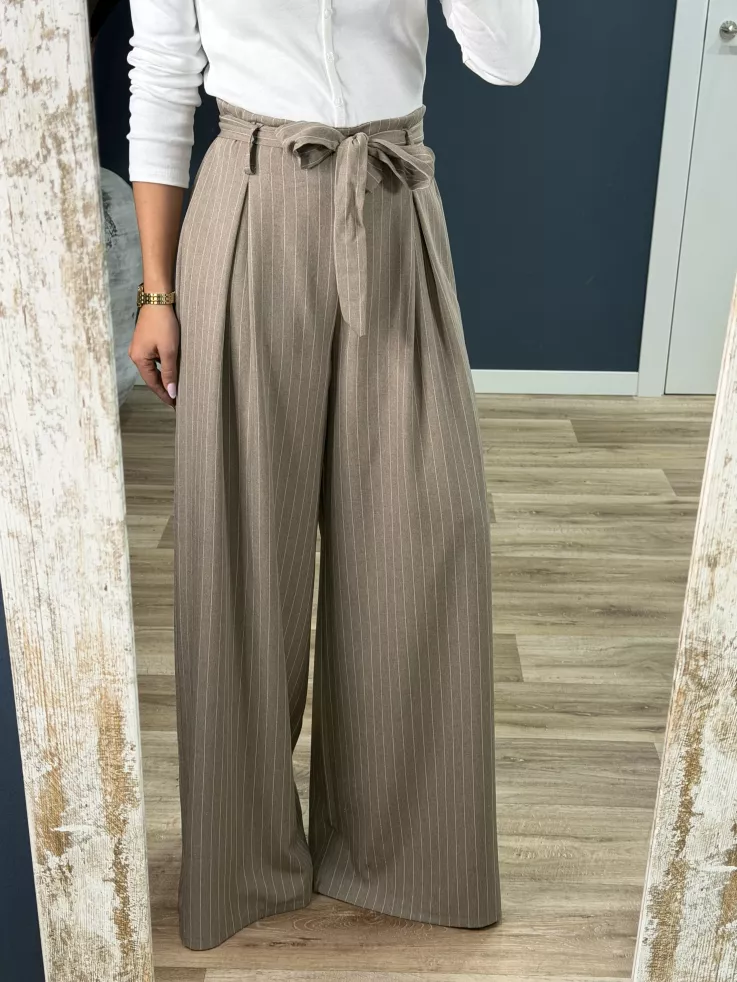 Pantalón Fidas raya diplomática taupe