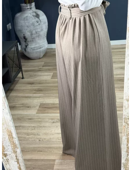 Pantalón Fidas raya diplomática taupe