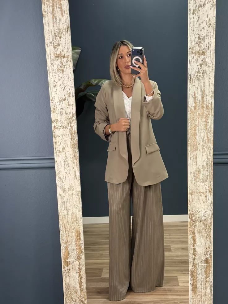 Pantalón Fidas raya diplomática taupe