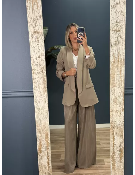 Pantalón Fidas raya diplomática taupe