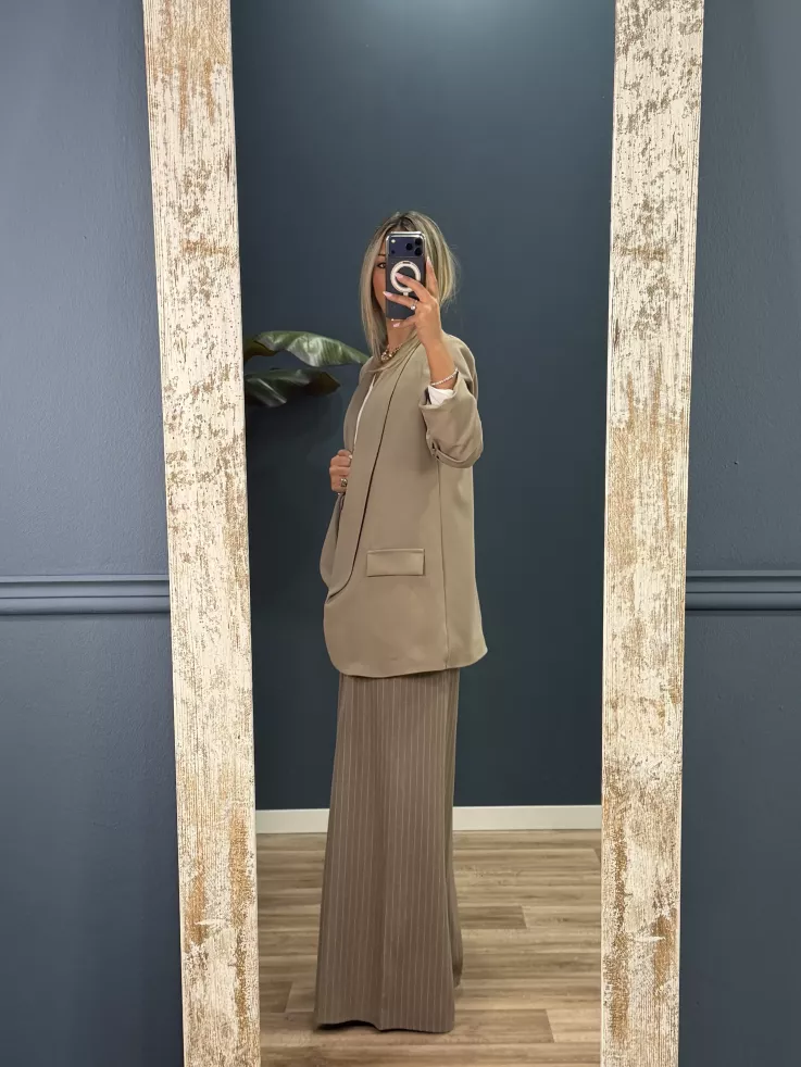 Pantalón Fidas raya diplomática taupe