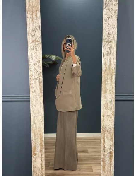 Pantalón Fidas raya diplomática taupe