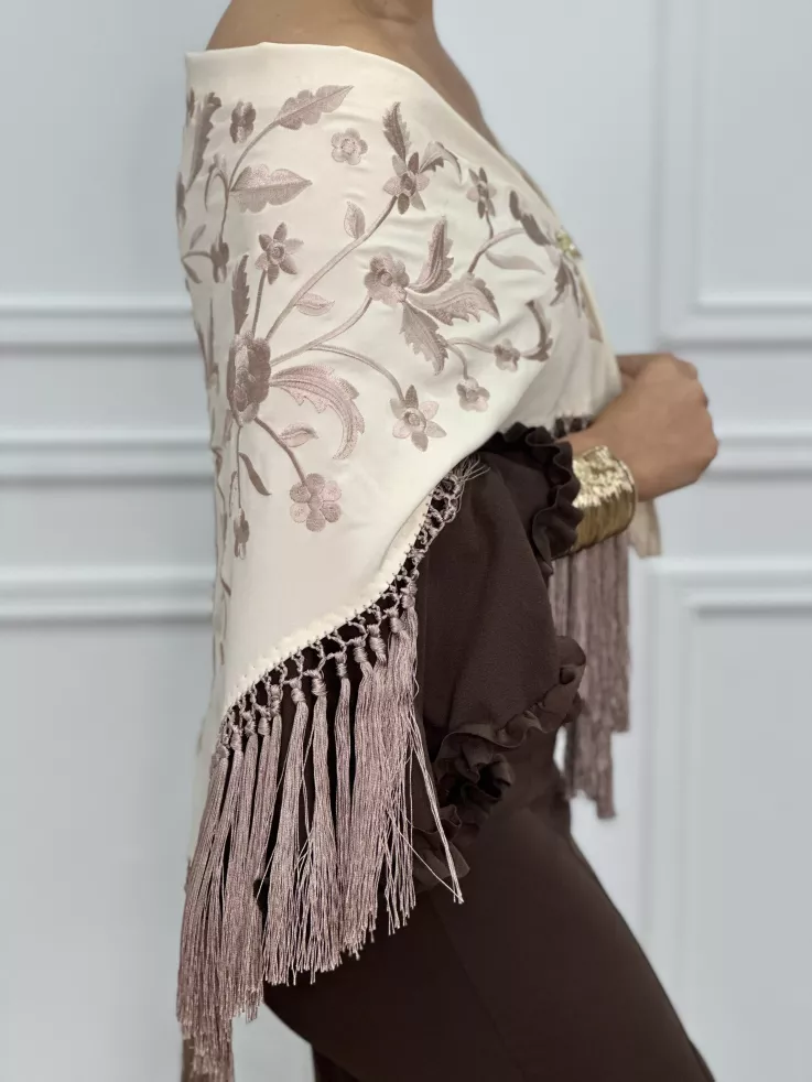 Mantón bordado beige y tostado